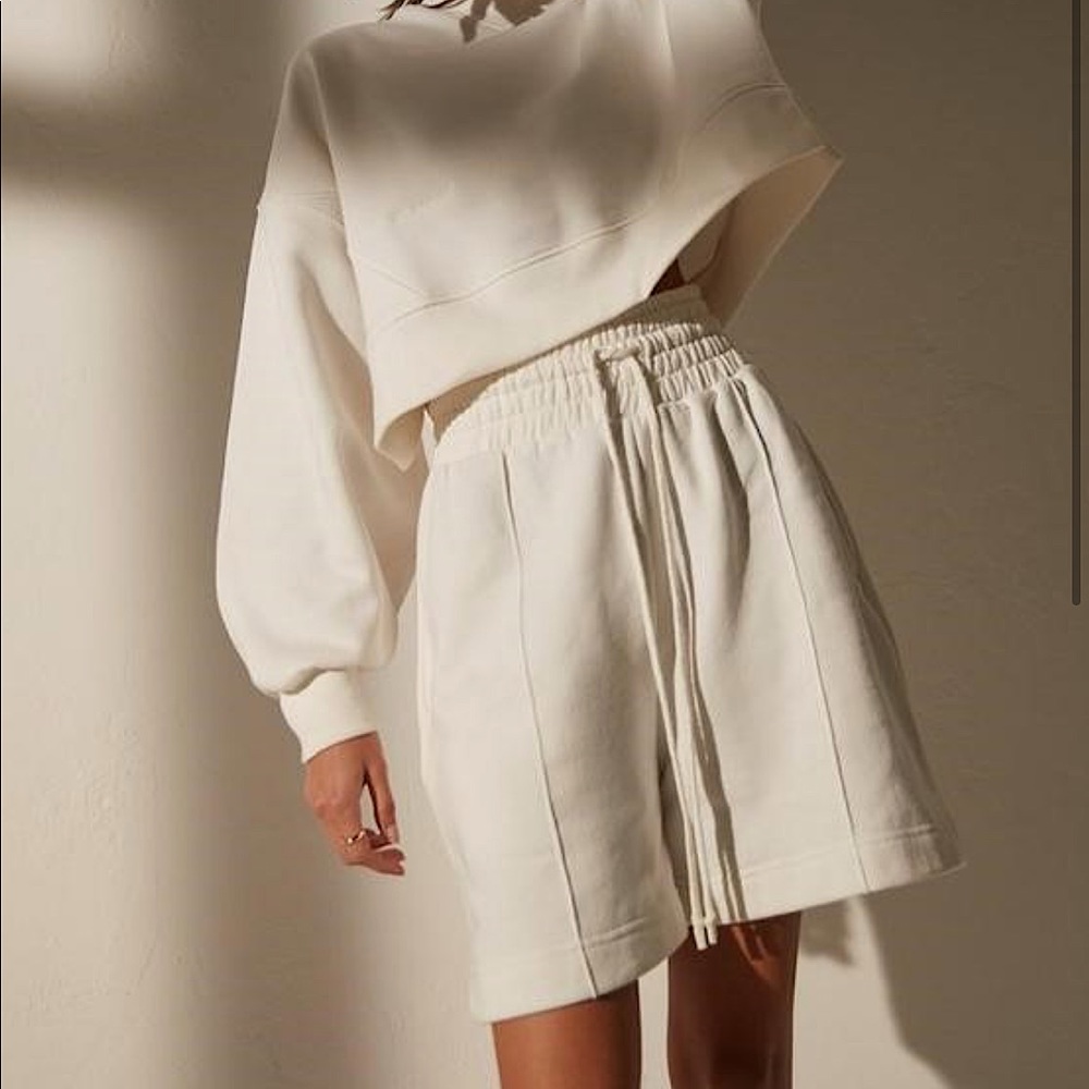 Re_Styld White Seam Front Jogger Shorts. NWT